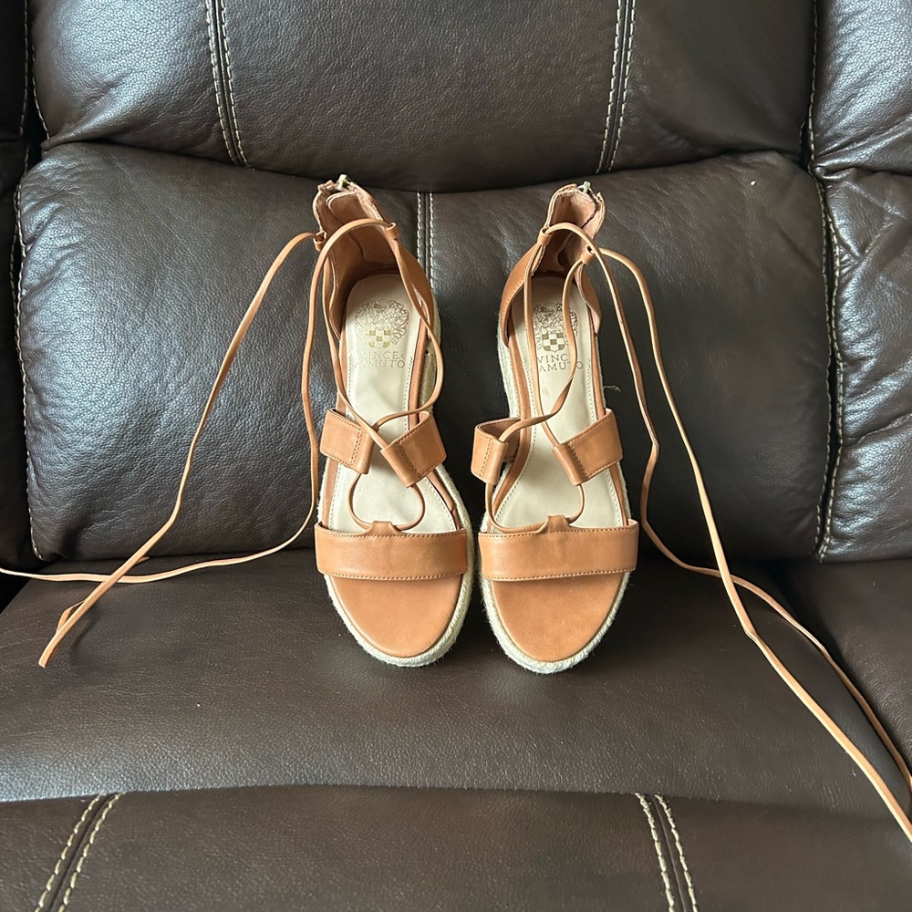 Vince Camuto Kellie leather espadrille sandal never worn